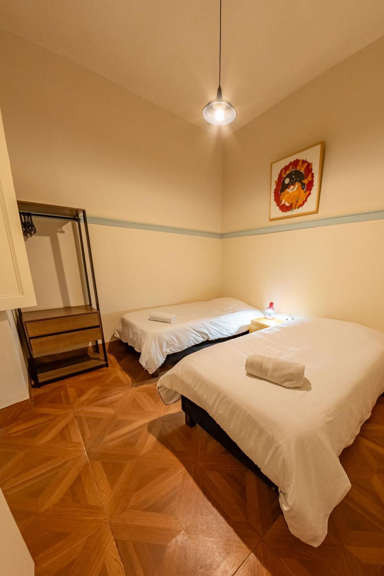 Hostal R10 *